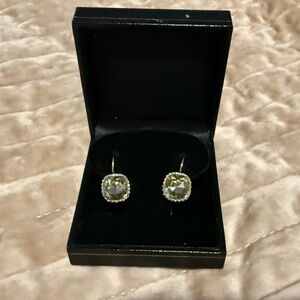 Dangle stone earrings